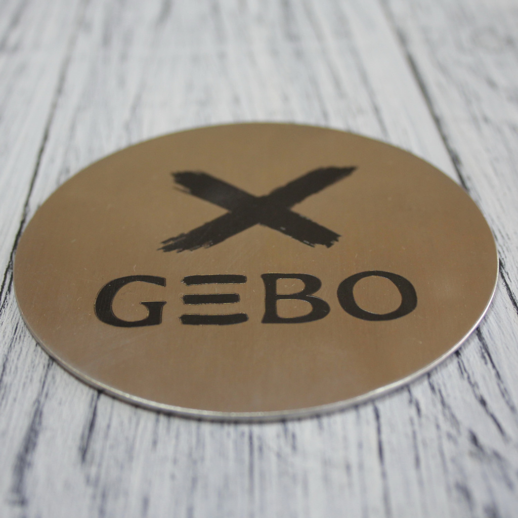 Металлический костер с гравировкой логотипа GEBO